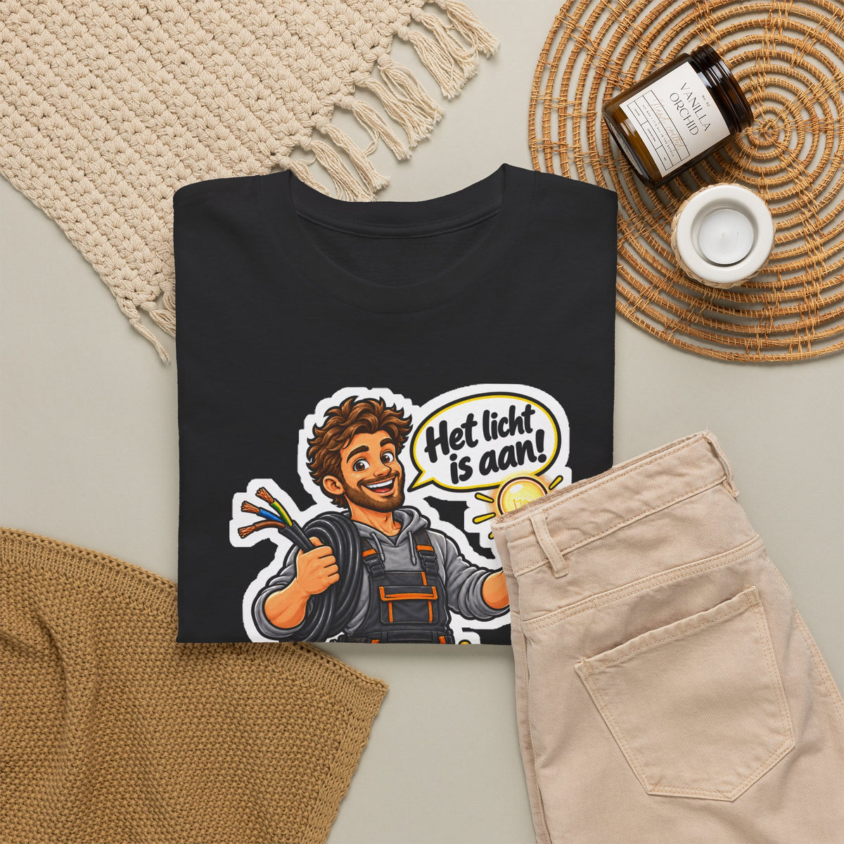 HET LICHT IS AAN! Unisex T-shirt | De Elektricien | VlaamseKracht®